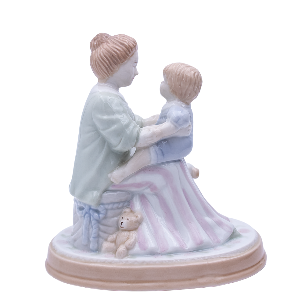 Avon “A Mother’s Love” Porcelain Figurine – Fine Collectibles 1995