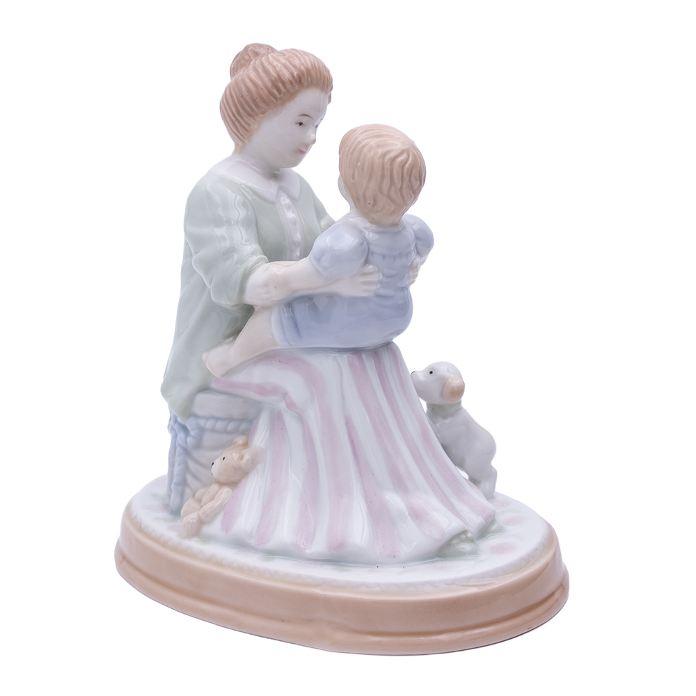Avon “A Mother’s Love” Porcelain Figurine – Fine Collectibles 1995