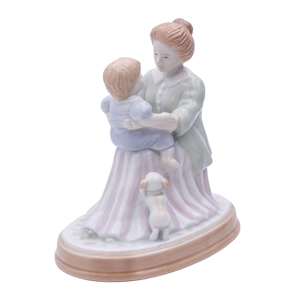 Avon “A Mother’s Love” Porcelain Figurine – Fine Collectibles 1995