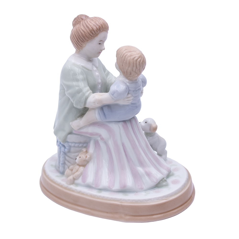 Avon “A Mother’s Love” Porcelain Figurine – Fine Collectibles 1995