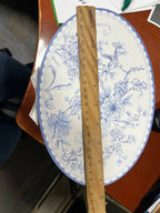 Vintage-Teekanne aus Porzellan mit blauen Blumen in Geschenkbox – florale Alltagsakzente