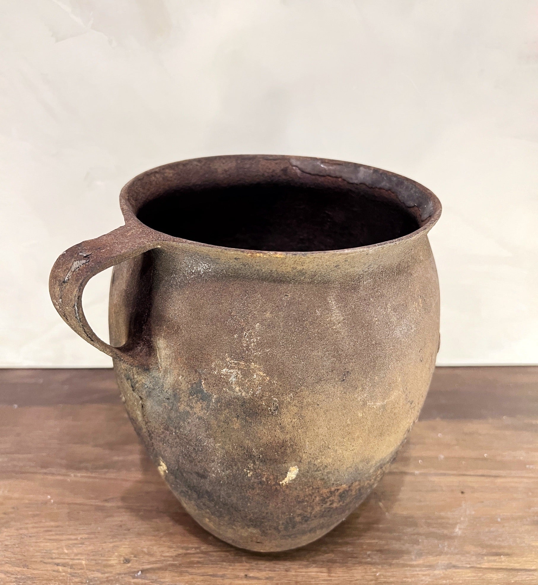 Artem Vintage Iron Pot