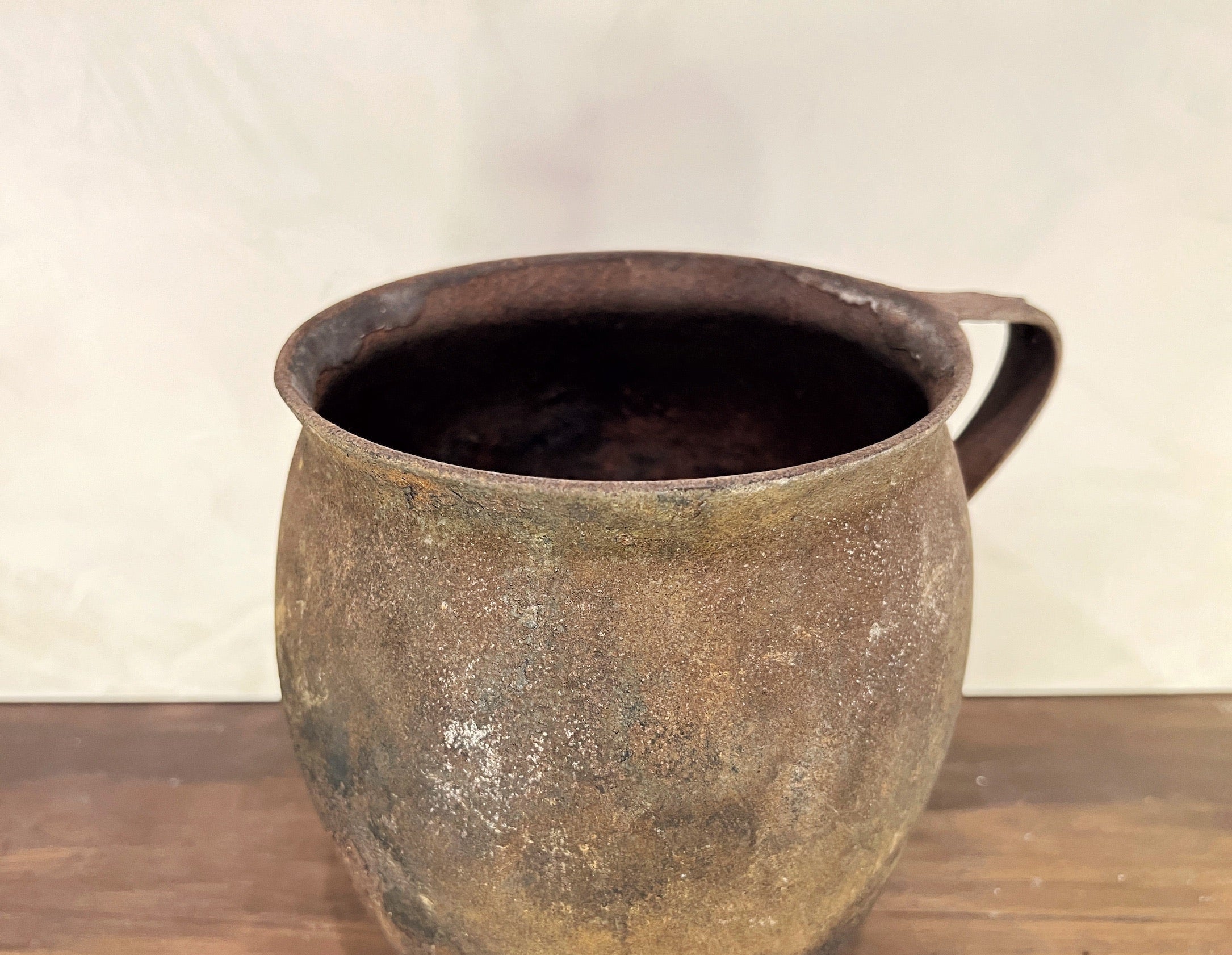 Artem Vintage Iron Pot