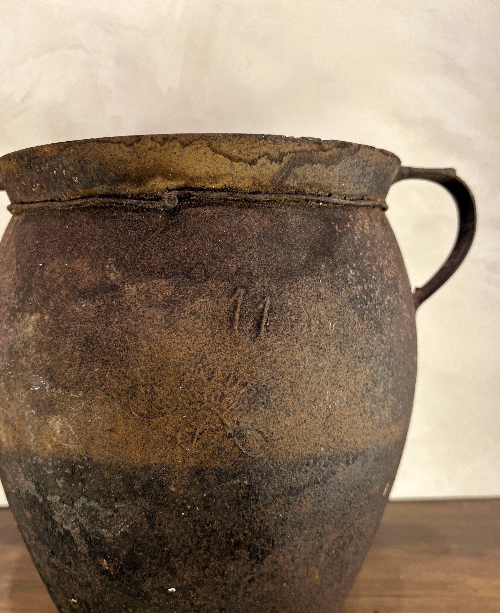 Artem Vintage Iron Pot