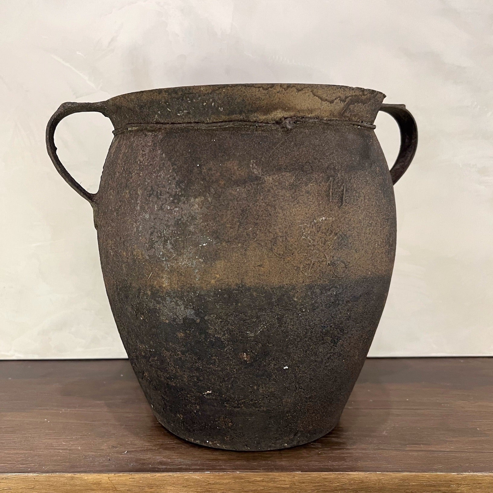 Artem Vintage Iron Pot