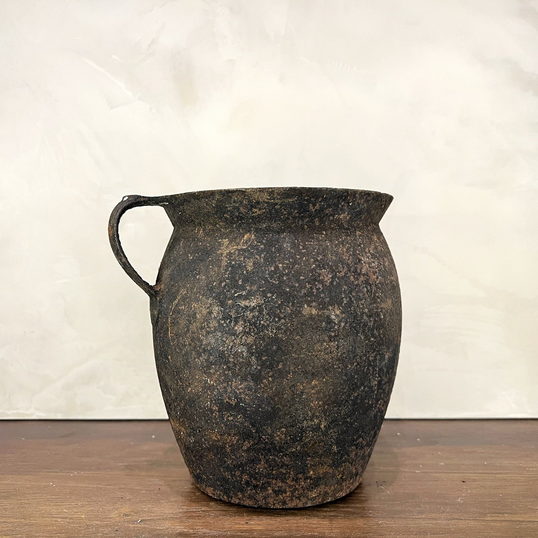 Artem Vintage Iron Pot