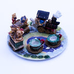 Miniatur-Weihnachtszug-Teeset – Winziges Urlaubs-Sammelstück aus Polyresin