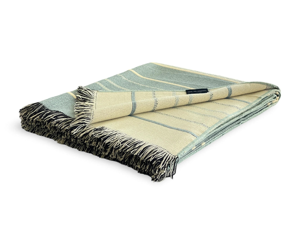 Equinoccio Throw - 100% Recycled Acrylic, Mint/Natural
