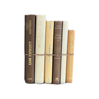 Modernes Bücherpaket nach Farbe