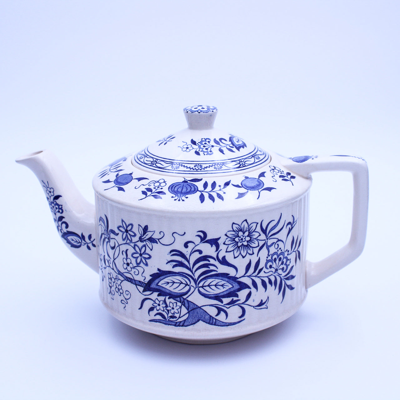 Sadler Blue Onion Ribbed Ceramic Teapot – Staffordshire, England
