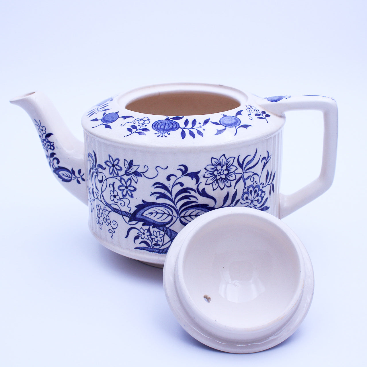 Sadler Blue Onion Ribbed Ceramic Teapot – Staffordshire, England