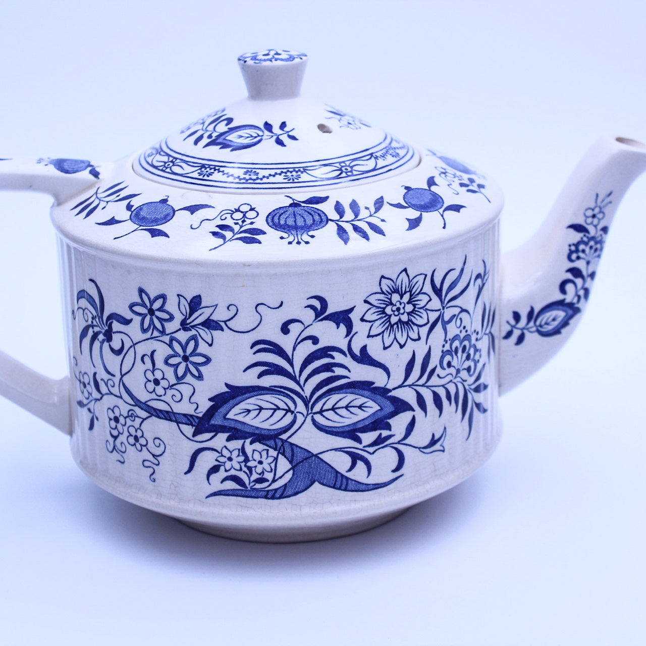 Sadler Blue Onion Ribbed Ceramic Teapot – Staffordshire, England