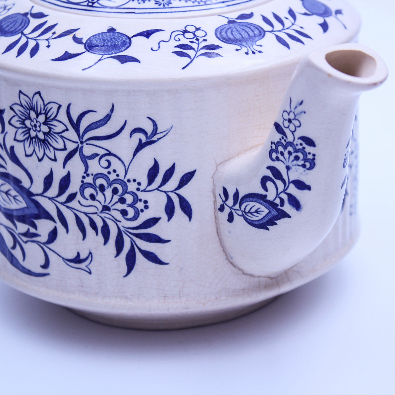 Sadler Blue Onion Ribbed Ceramic Teapot – Staffordshire, England