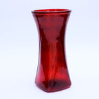 Rubinrote sechseckige Glasvase 21,6 cm