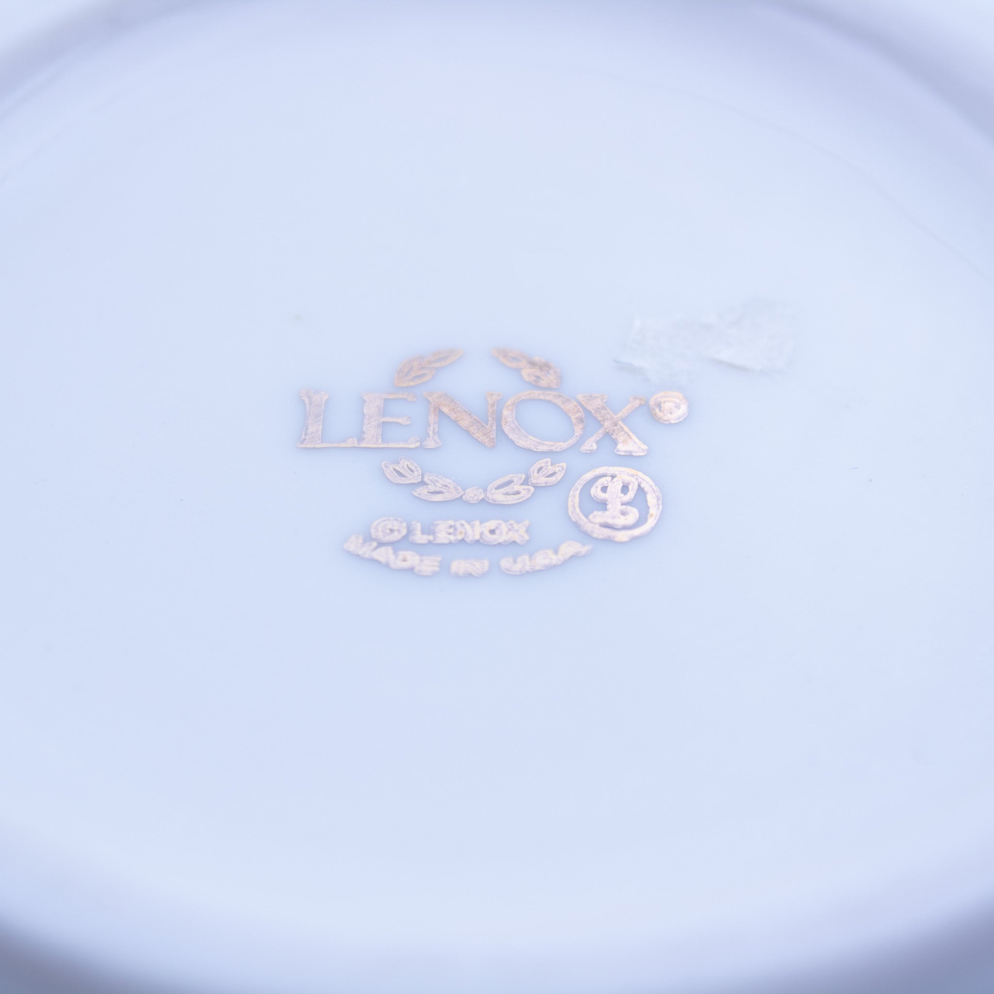 Lenox porcelain tulip‑pierced vase with 24k gold trim – 9.5 in