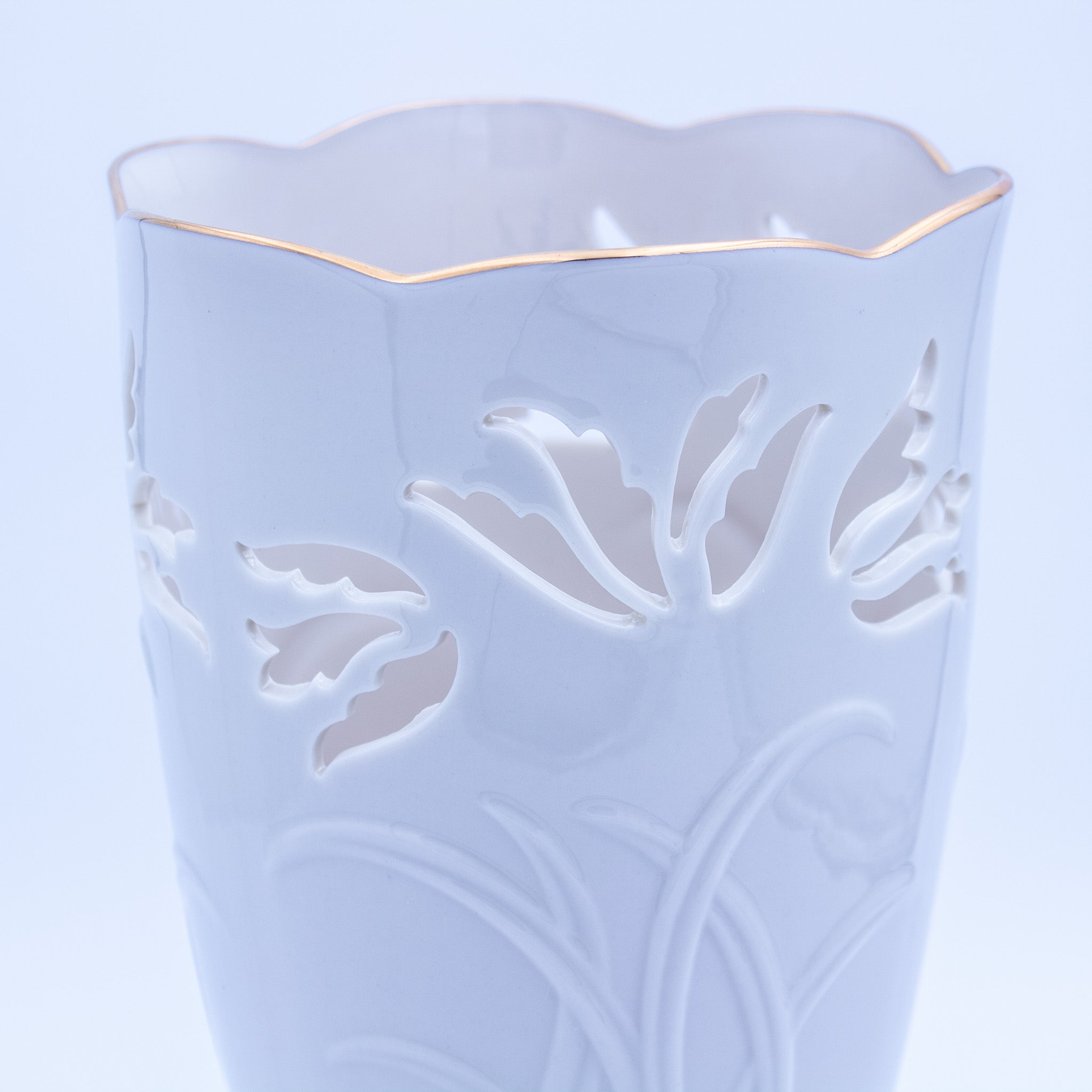 Lenox porcelain tulip‑pierced vase with 24k gold trim – 9.5 in