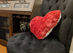 DaDa Bedding Luxuriöses Romantisches Valentinsherzförmiges Rotes Zierkissen – 16” x 14”
