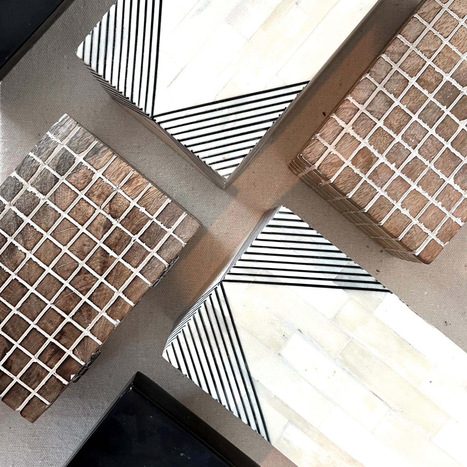 Artemis Decorative Wooden Box — Hand‑Carved Mango Wood