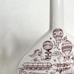 Keramikvase mit bordeauxrotem Design