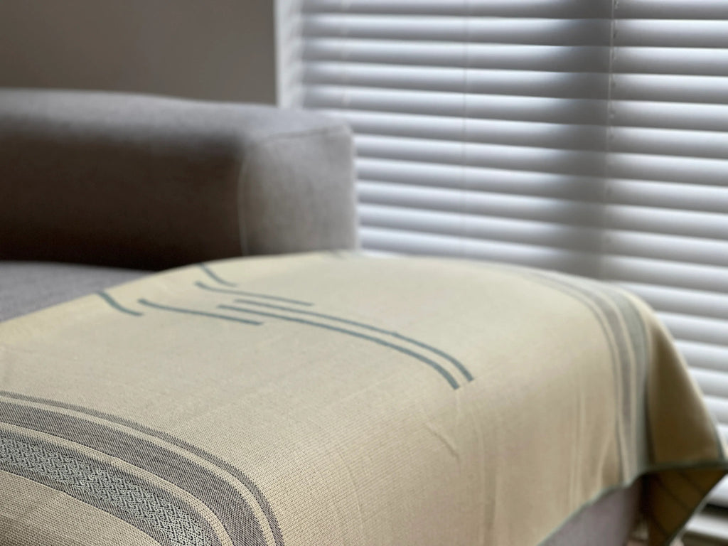 Equinoccio Throw - 100% Recycled Acrylic, Mint/Natural