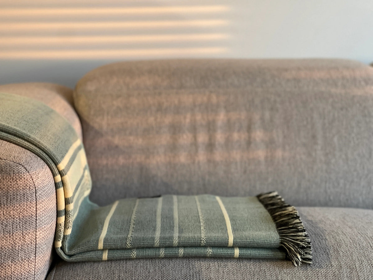 Equinoccio Throw - 100% Recycled Acrylic, Mint/Natural
