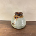 Handgefertigte Knospenvase – Gedämpfte blaugrüne und braune Tropfglasur