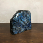 Labradorit Freiform Stein — Abgerundet