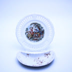 Alte Kemple Milchglas-Durchbruchplatte mit romantischer Szene