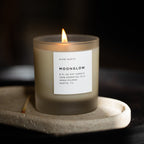 Moonglow Signature Kerze – Patchouli, Zimt & Schwarzer Pfeffer