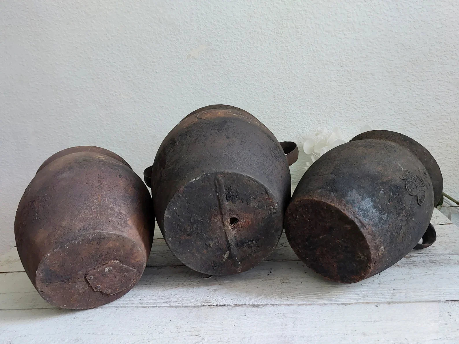 Artem Vintage Iron Pot