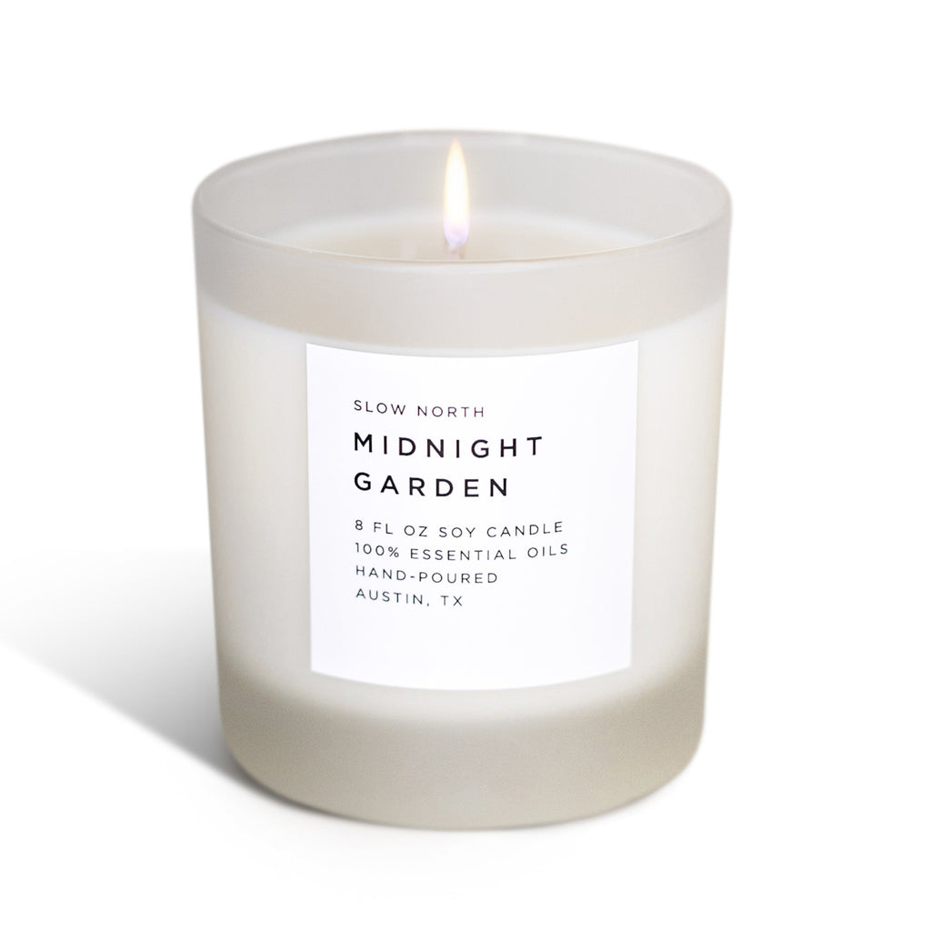 Bougie signature Midnight Garden – Lavande, Romarin et Géranium