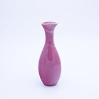 Keramik-Blumenvase in Zartrosa mit Blumendekor und Goldrand — 19,7 cm