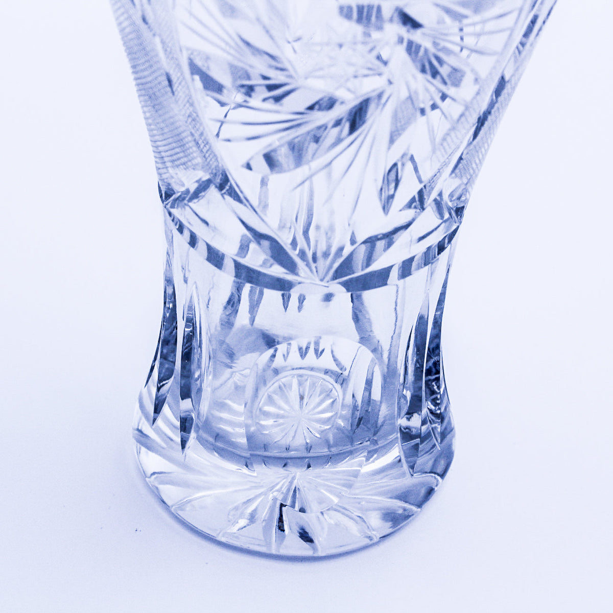 Vintage Crystal Vase with Floral & Pinwheel Cut Design – Elegant & Timeless Decor