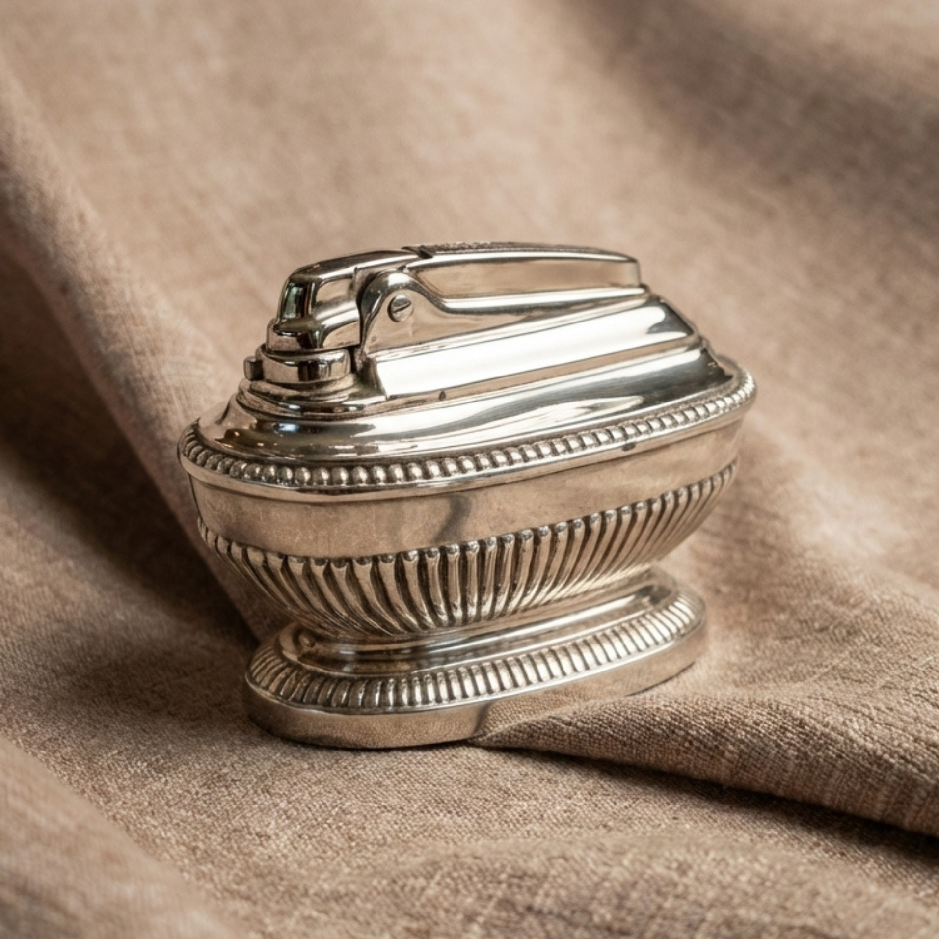 Vintage Ronson “Queen Anne” Table Lighter – Silver‑Plated Mid‑Century Design