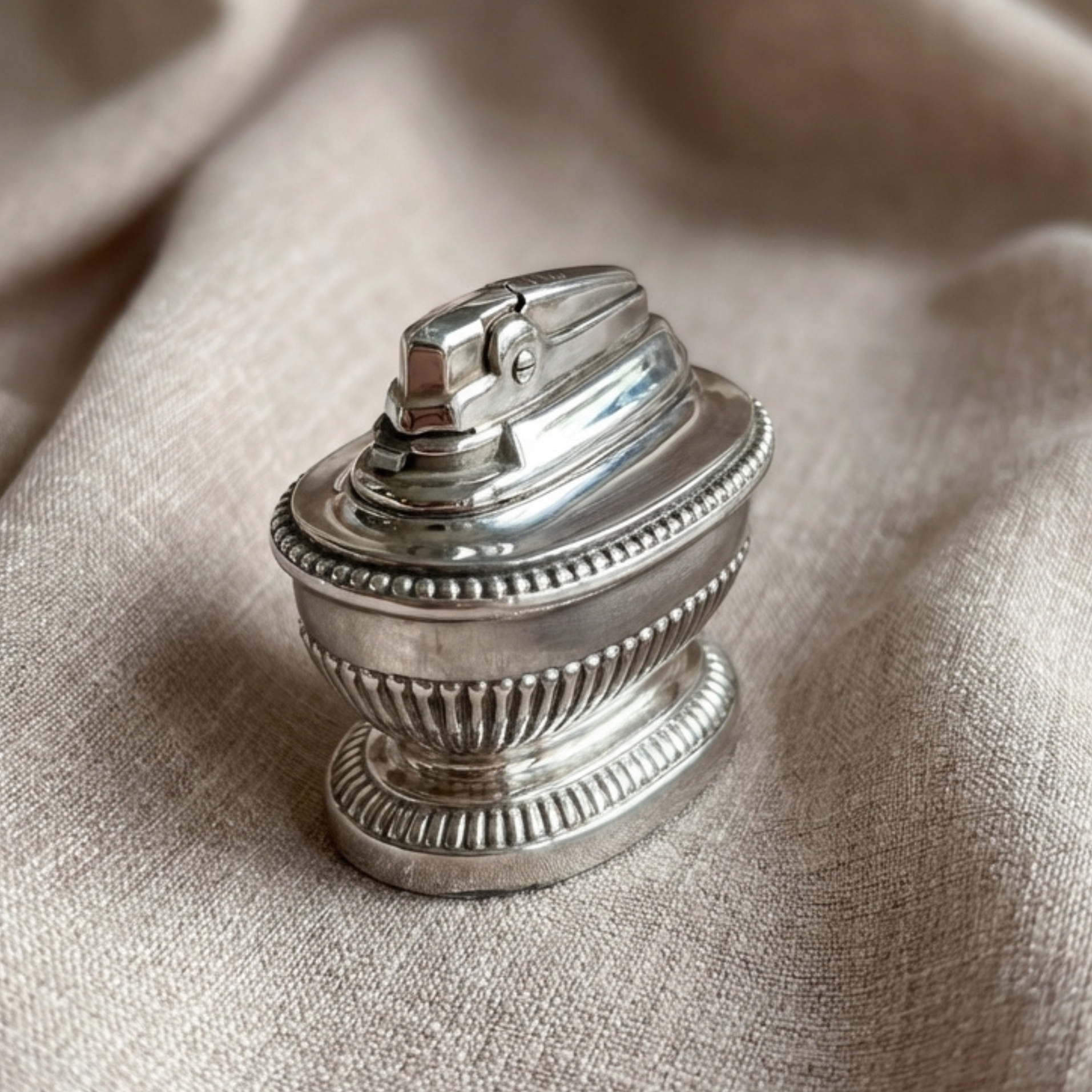 Vintage Ronson “Queen Anne” Table Lighter – Silver‑Plated Mid‑Century Design