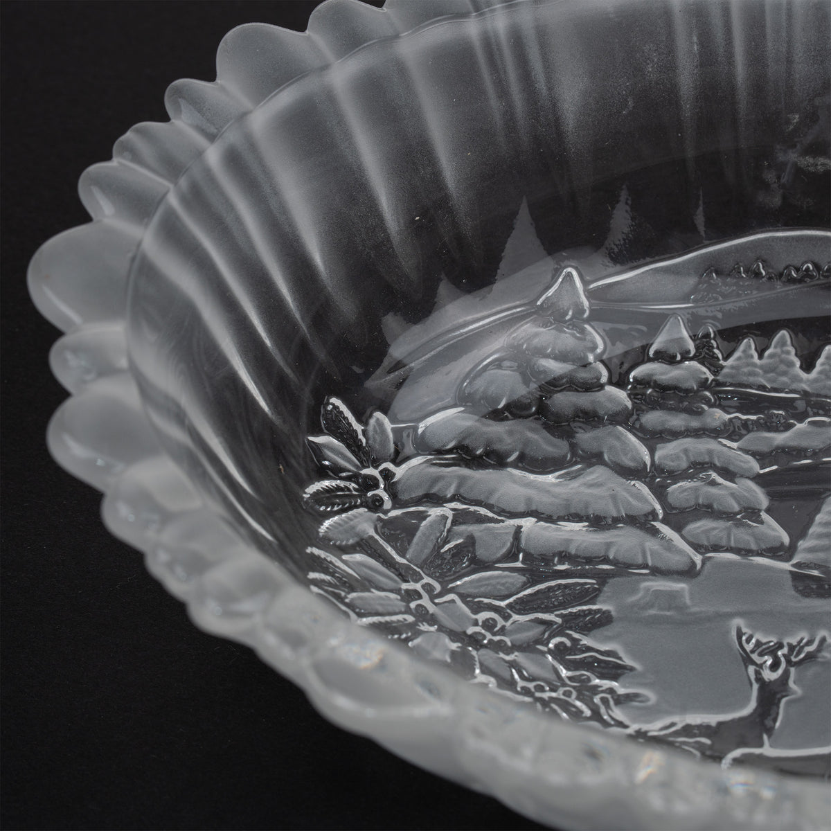 Mikasa Winter Dreams Oval Glass Basket - Frosted Woodland Scene