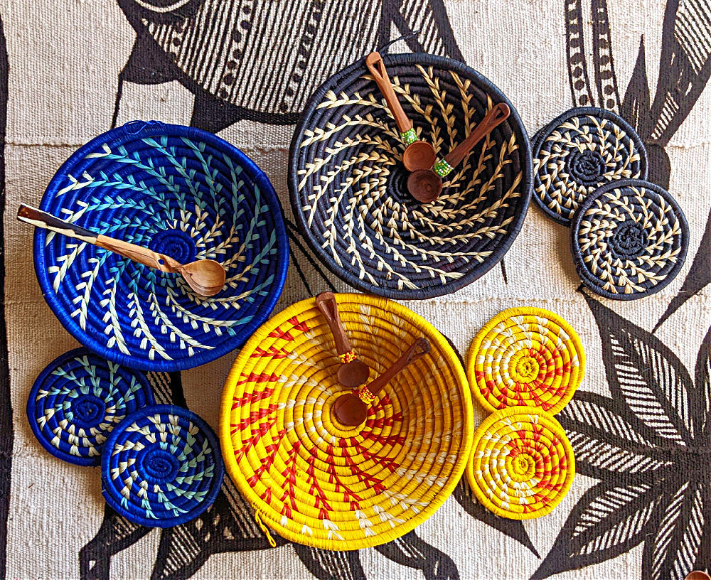 Petits paniers africains en raphia tressé - Plusieurs coloris