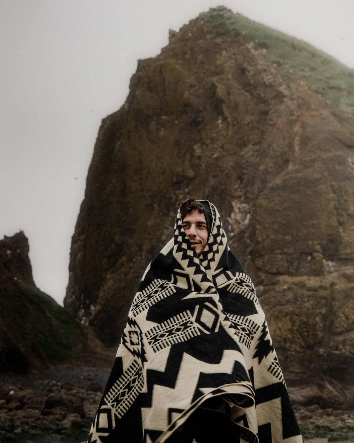 Awa Blanket - Black / Natural Recycled Acrylic