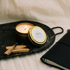 Embers + Leather Reisekerze – Vetiver, Zeder & Patschuli