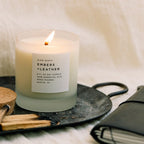 Signature-Kerze Embers + Leather – Vetiver, Zeder & Patschuli