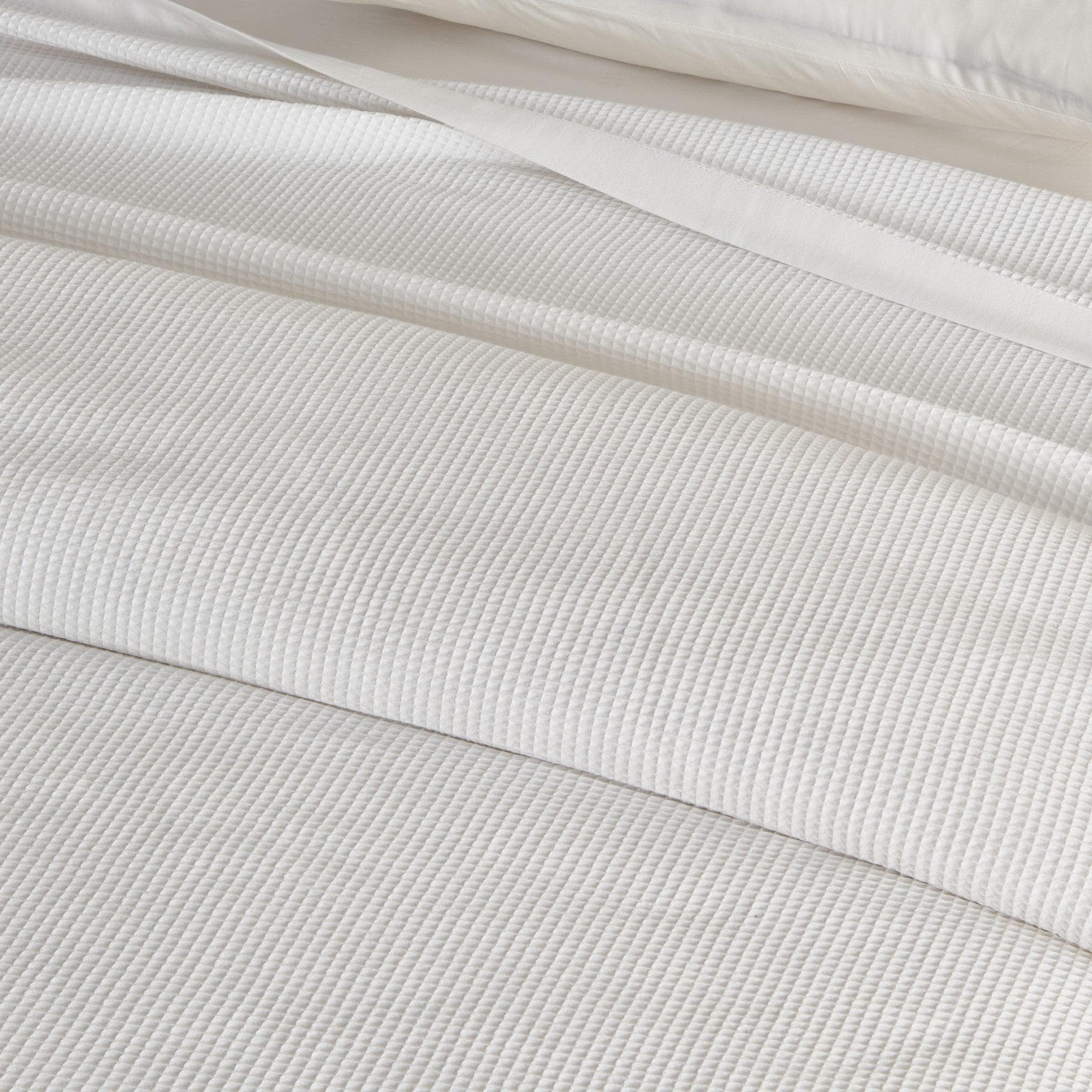 Great Bay Home Waffle Weave Cotton Blanket - Lightweight & Breathable