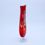 Mundgeblasene rote Swung Glass Vase mit klarem Pressglasfuß – 30,5 cm H