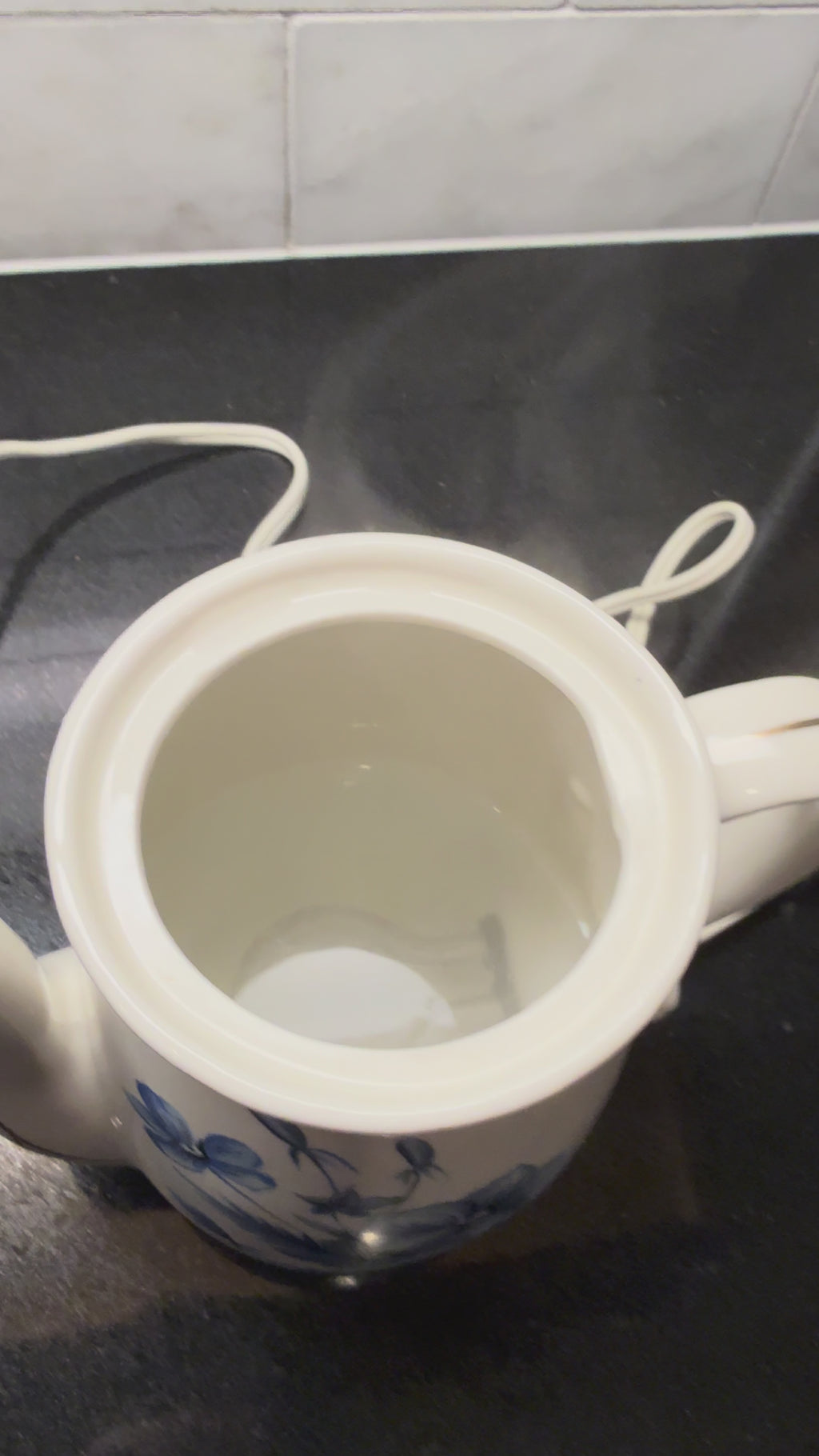 Japanese Porcelain Electric Teapot – Blue Floral Mid‑Century Design
