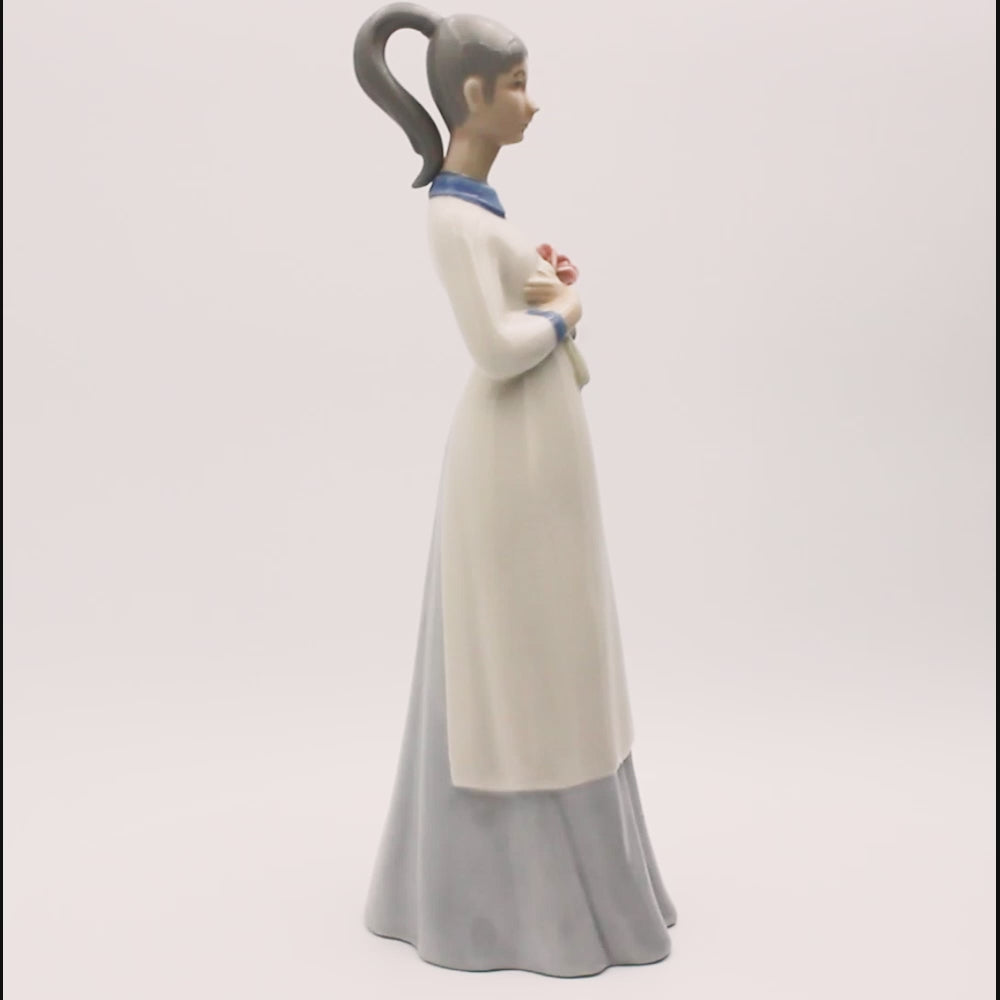 Springtime Serenity – Lladró-Style Porcelain Girl Holding Flowers