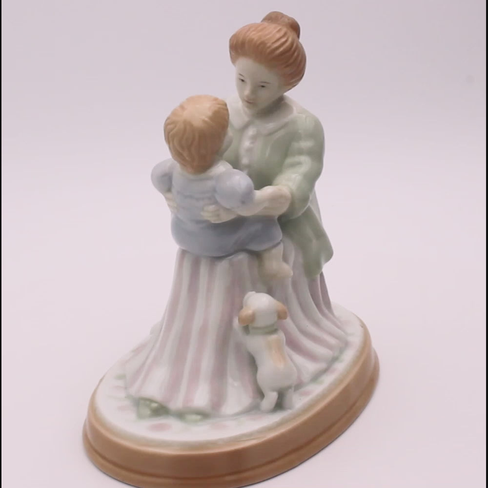 Avon “A Mother’s Love” Porcelain Figurine – Fine Collectibles 1995