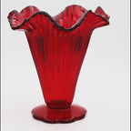 Fenton Rubinglas Amberina Sheffield Vase mit ausgestelltem, geripptem Glas