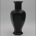 Vase aus schwarzem Amethystglas mit Emaille- und Perlmuttintarsien — 19,7 cm