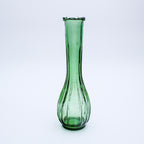 Gerippte Smaragdglas-Blumenvase – Portland Glass