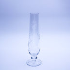 Kleine Blumenvase aus Klarglas mit Sockel — 23 cm H