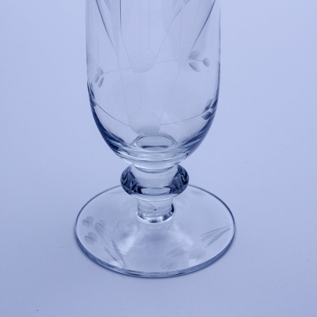 Vase soliflore en verre transparent avec base piédestal — 22,9 cm H